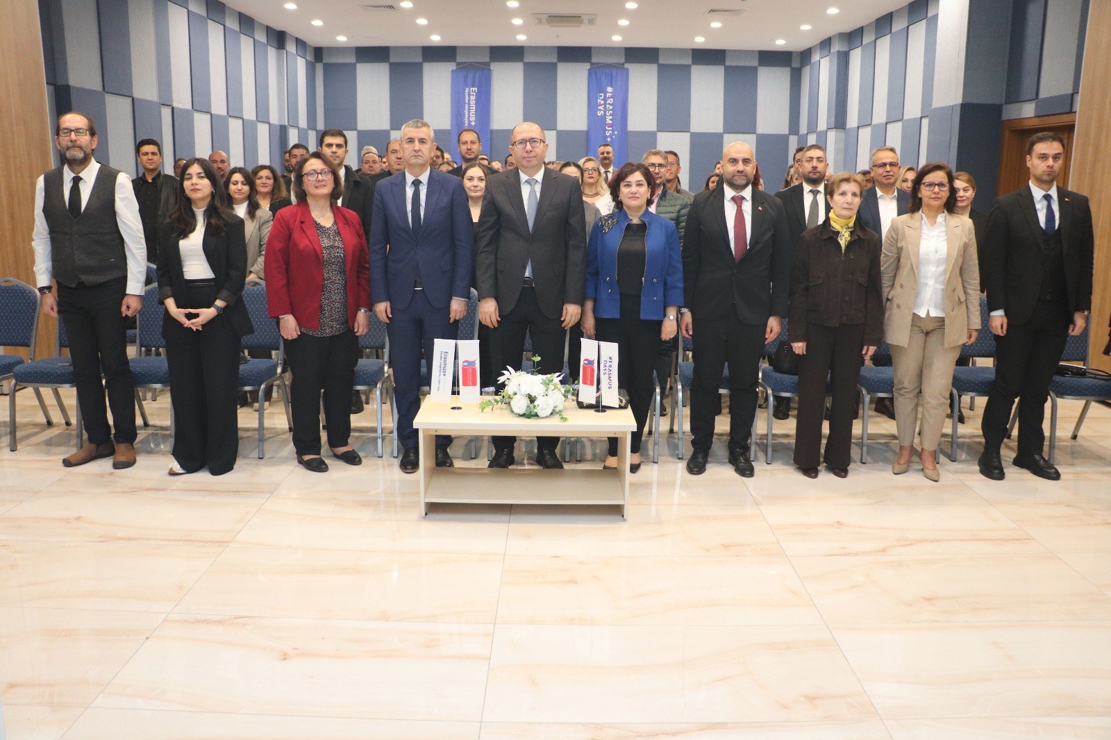Akademik proje buluşmasından bir grup fotoğrafı