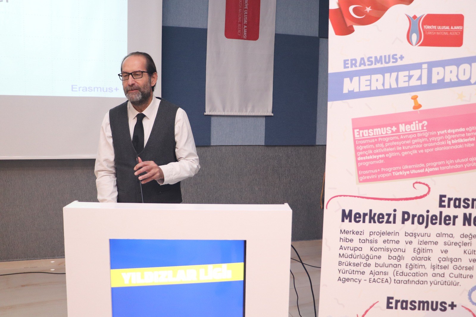 Alper Çabuk · Kürsüde