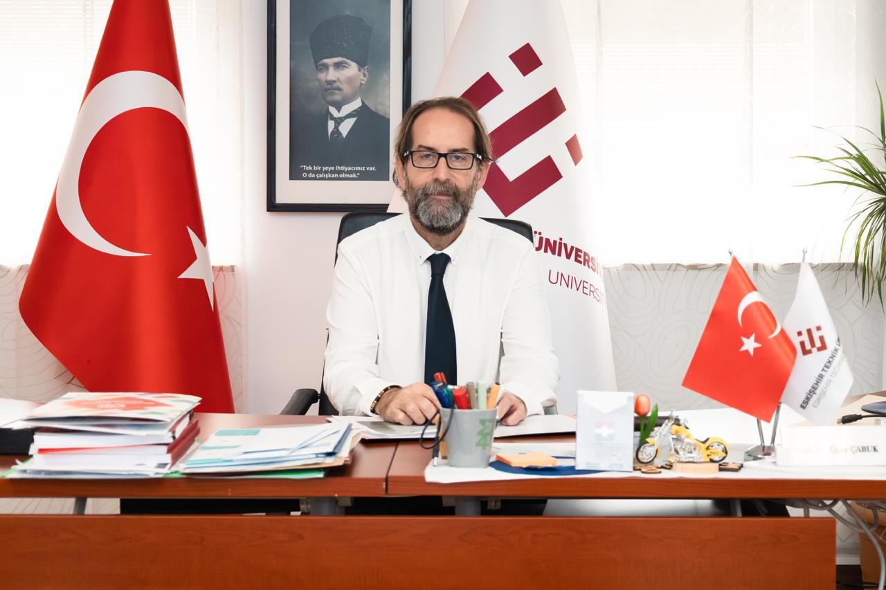 Alper Çabuk · Ofiste